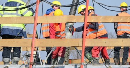 Pracodawca groził im bronią. Wstrząsające relacje pracowników