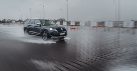 Co konkretnie daje napęd na cztery koła? Eksperyment na Autodromie Poznań