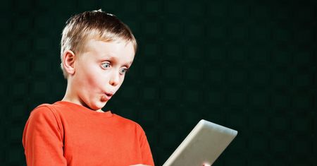 Dzieci i treści porno. Skala zjawiska jest porażająca. Rząd zapowiada rozwiązania systemowe
