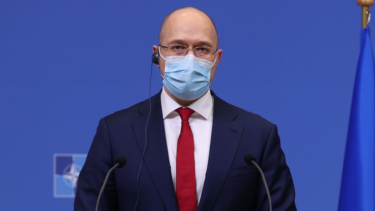 Na zdjęciu premier Ukrainy Denys Szmyhal w trakcie konferencji w siedzibie NATO