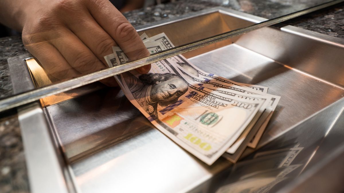 pieniądze gotówka dolary dolar waluta waluty kurs dolara 