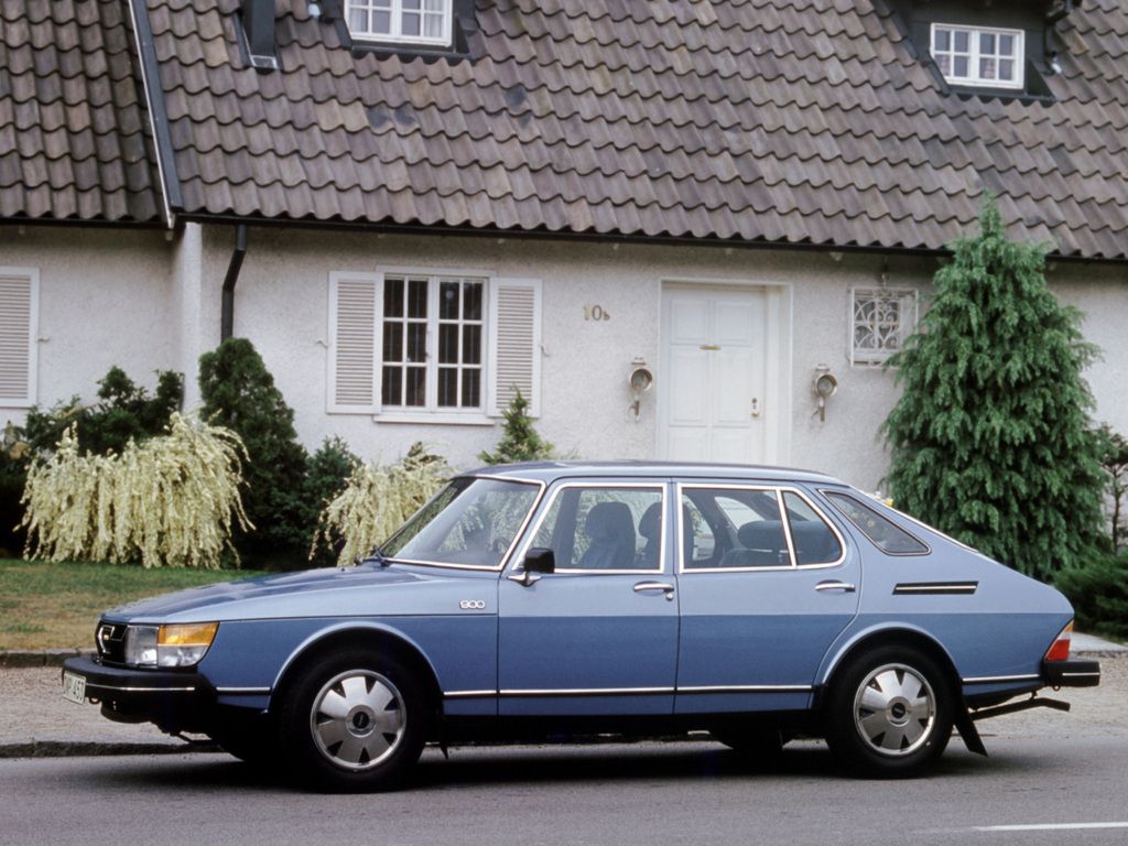 Saab 900