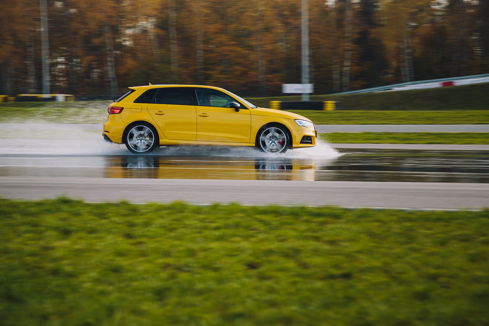 Jeśli masz takie auto, jakie brało udział w teście i potrzebujesz takich opon, jakie testowano, to test jest dla ciebie miarodajny. W innym przypadku traktuj go jako coś mocno ogólnego.