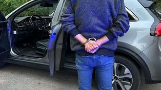 84-latka przekazała blisko 60 tys. zł. Podejrzanego ujęli dwaj mężczyźni