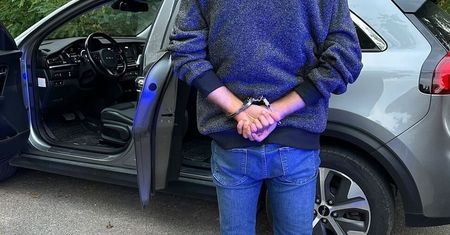 84-latka przekazała blisko 60 tys. zł. Podejrzanego ujęli dwaj mężczyźni