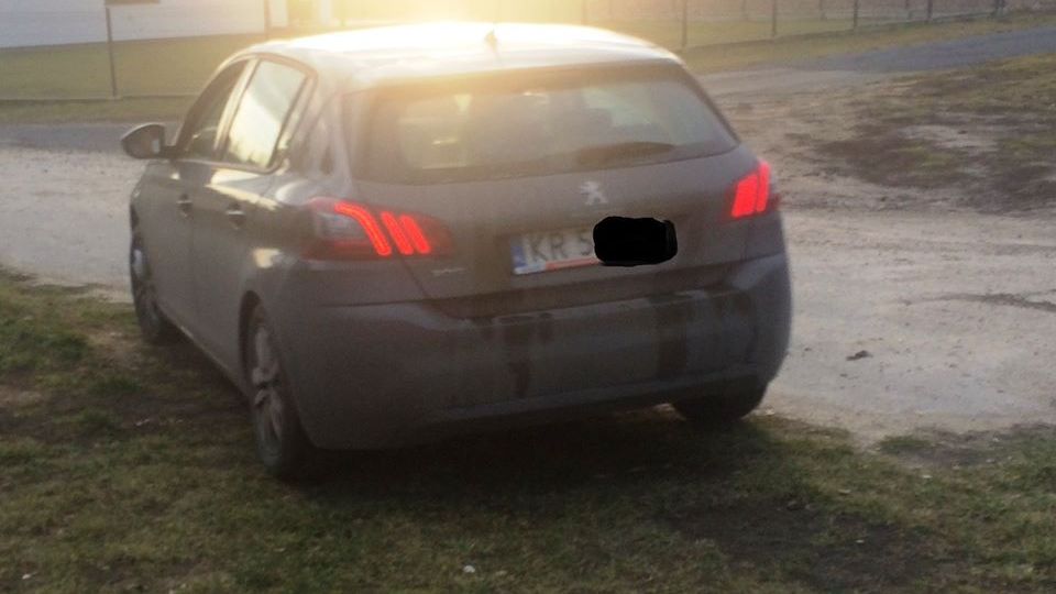 Peugeot 308 nie nadaje się do spektakularnych wyczynów, ale chętnych jak widać nie brakuje