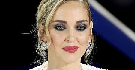 Tak stanęła na scenie w San Remo. Chiara Ferragni w sukience, której jakby nie było