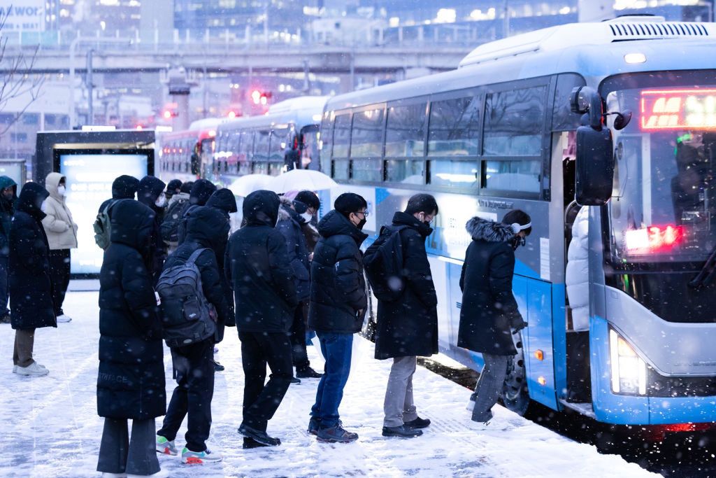 Dwa razy wyższe rachunki za gaz. "Zmniejszają ogrzewanie i śpią w namiotach"