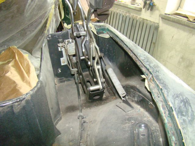Mercedes 450 SL (R107) - demontaż składanego dachu 7