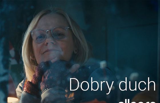 Sąsiedzka pomoc dla staruszki w świątecznym spocie Allegro