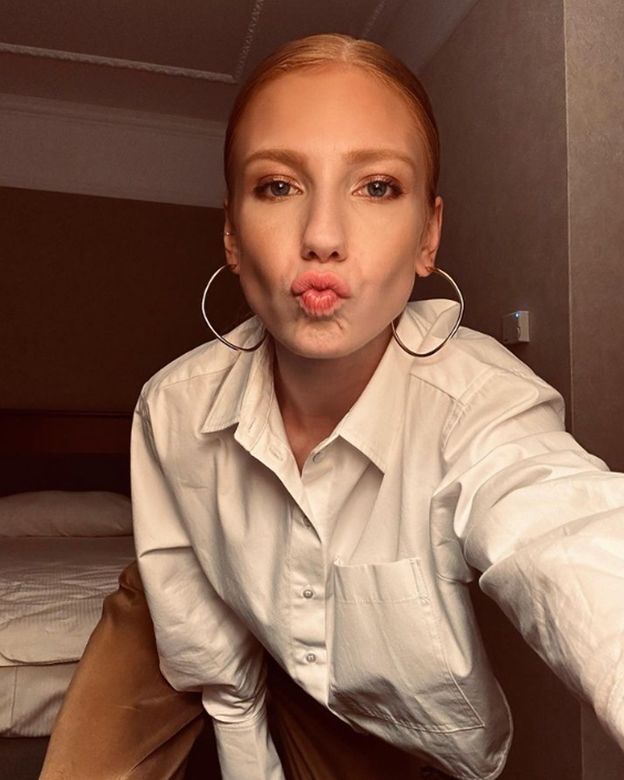 Marianna Gierszewska pozuje w bieliźnie, pokazując stomię: "Moje ciało opowiada o latach, w których chciałam się ZNISZCZYĆ"