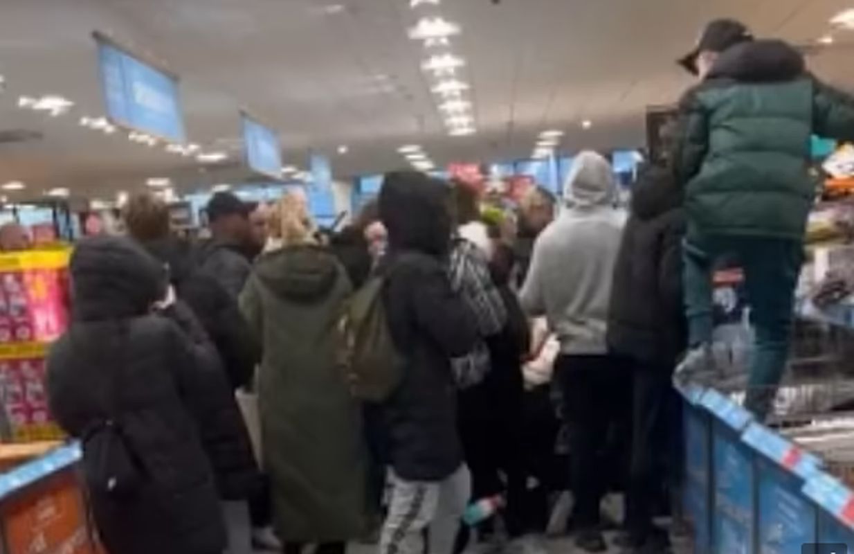 To się dzieje na Wyspach. Szokujące sceny w marketach Wielkiej Brytanii