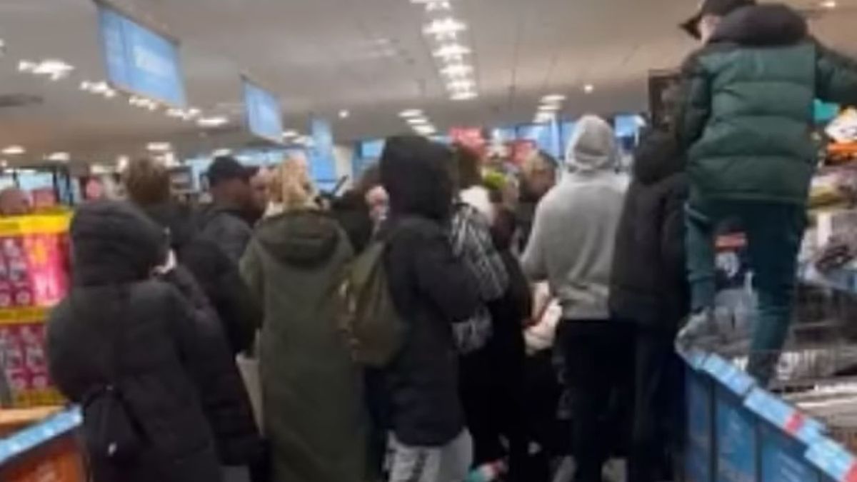 Nie tylko Lody Ekipy. "Ludzie postradali zmysły". Dantejskie sceny w sklepach