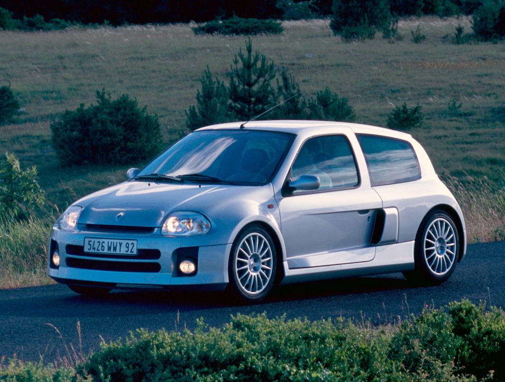 Miało być Twingo z silnikiem Ferrari, ale powstało to - nieznana historia Renault Clio V6