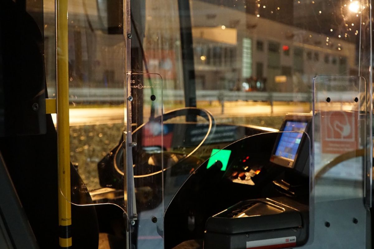 Pobili go w autobusie nocnym. Kierowca winny dotkliwych obrażeń?