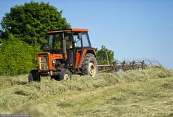 Dramat na polu. Nie żyje mężczyzna przygnieciony przez ciągnik