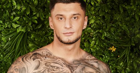 Nowy uczestnik randkowego show ma partnerkę poza programem? Internauci węszą spisek