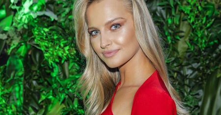 Karolina Pisarek w butach, które są hitem wśród gwiazd. W sieciówce kupisz je za 200 złotych