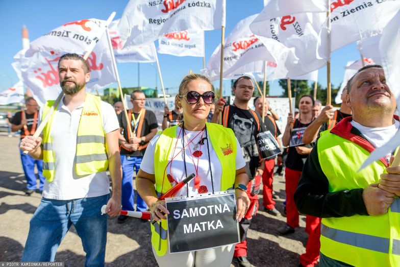 Gigant zwalnia. "W fabryce pracuje ojciec, matka i syn". Dziś wielki protest