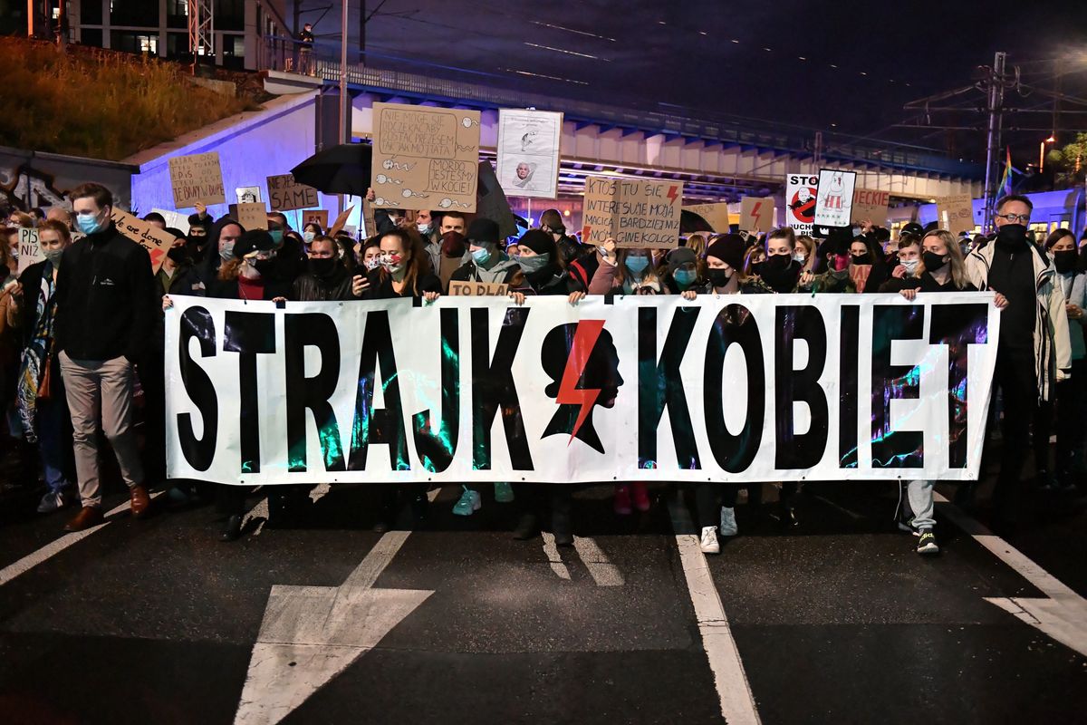 Strajk kobiet. Nauczyciele oburzeni listem Dolnośląskiego Kuratora Oświaty. "To ewidentna groźba"