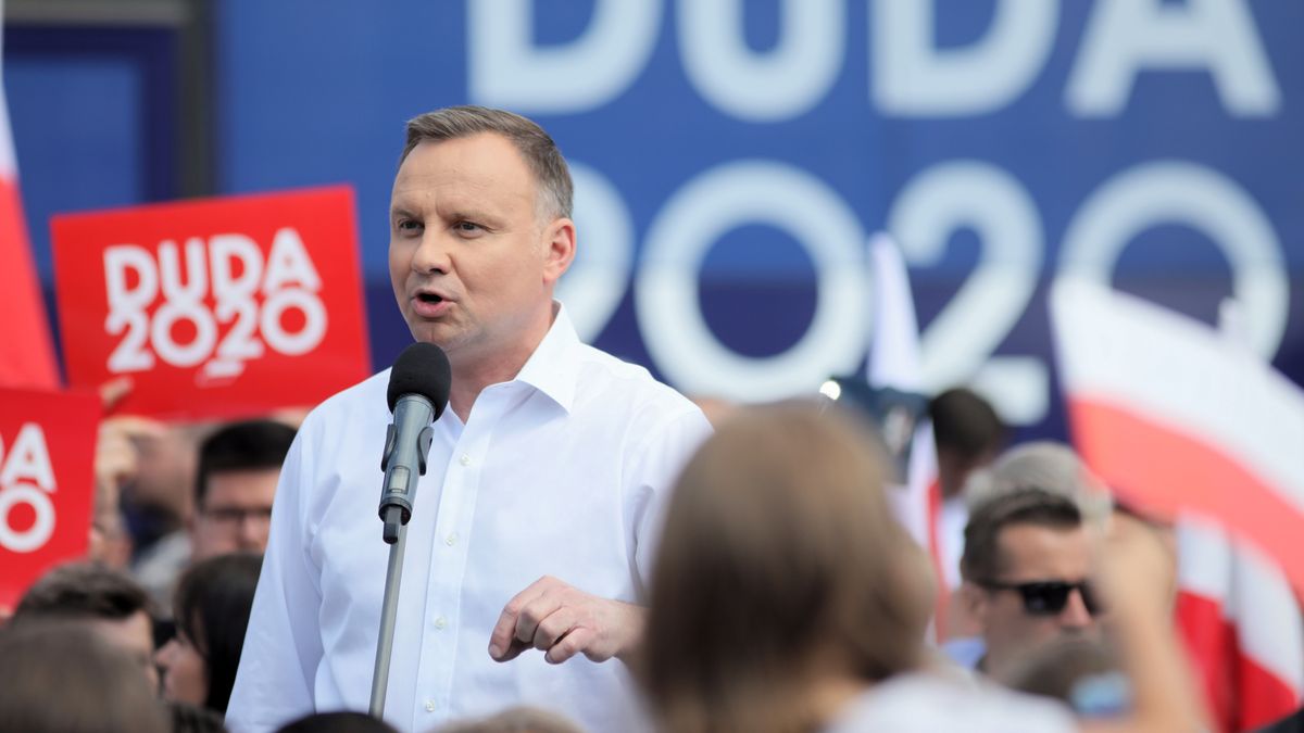 Andrzej Duda systematycznie traci poparcie w sondażach