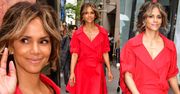 Olśniewająca Halle Berry odsłania nogi w czerwonej sukience