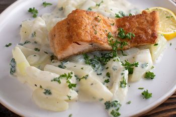 Taka kalarepka zastępuje ziemniaki i surówkę. Pasuje do ryby i do kurczaka