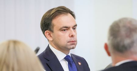 "Podatek wojenny"? Minister finansów mówi wprost