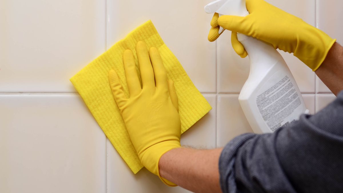 Czym wyczyścić płytki w łazience?