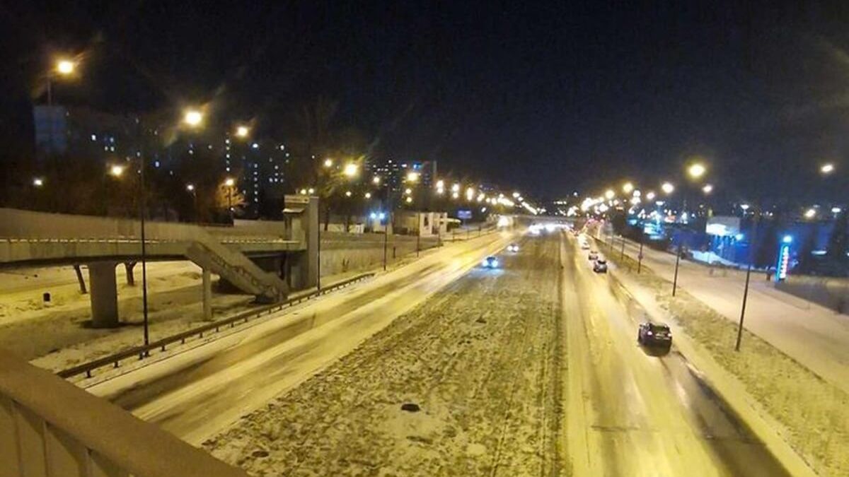 Kierowcy jadący po pasie zieleni na al. Witosa
