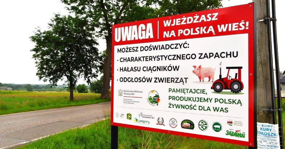 - Uwaga, wjeżdżasz na polską wieś! - takie hasło pojawia się w wielu regionach, m.in. na Pomorzu.