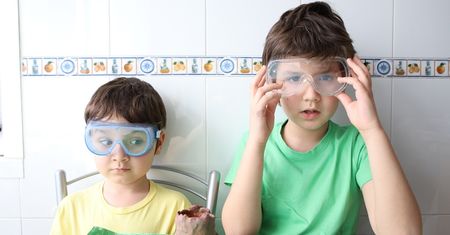 Jak zrobić wulkan? Sposób na eksperyment chemiczny w domu