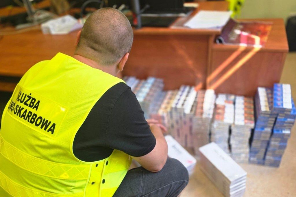 Augustowo: Blisko 1500 paczek papierosów bez akcyzy przejętych w sklepie