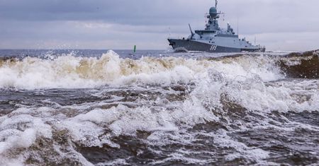 Rosyjski statek osiadł na mieliźnie. Wywoził sprzęt z Syrii