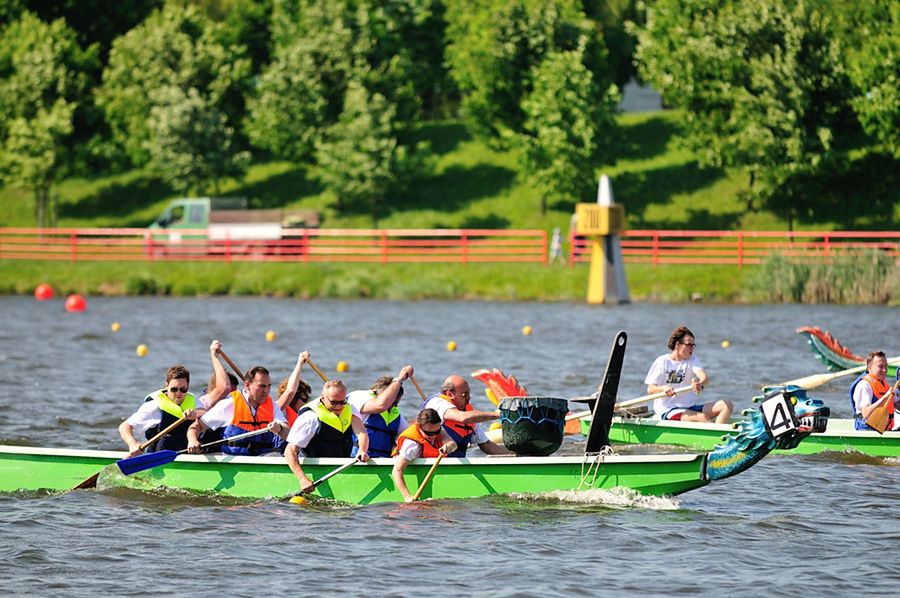 Poznaniacy chętnie spędzają czas nad rzeką Wartą 