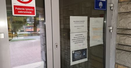Obostrzenia zniesione, ale w akademikach Uniwersytetu Przyrodniczego dalej zakaz odwiedzin. Dlaczego?