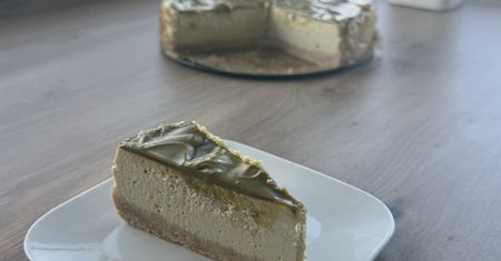Sernik pistacjowy, który rozpływa się w ustach - zrób go sam krok po kroku