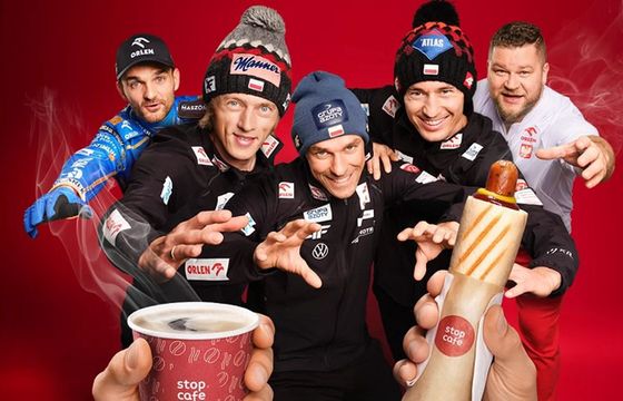 Zmarzlik, Fajdek i skoczkowie w reklamie Orlenu ścigają się o hot doga i kawę
