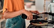 Czy można smażyć na oliwie? Dietetyczka tłumaczy i podkreśla, dlaczego to ważne