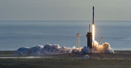 SpaceX wystrzeli 60 nowych satelitów Starlink. Wydarzenie można oglądać online