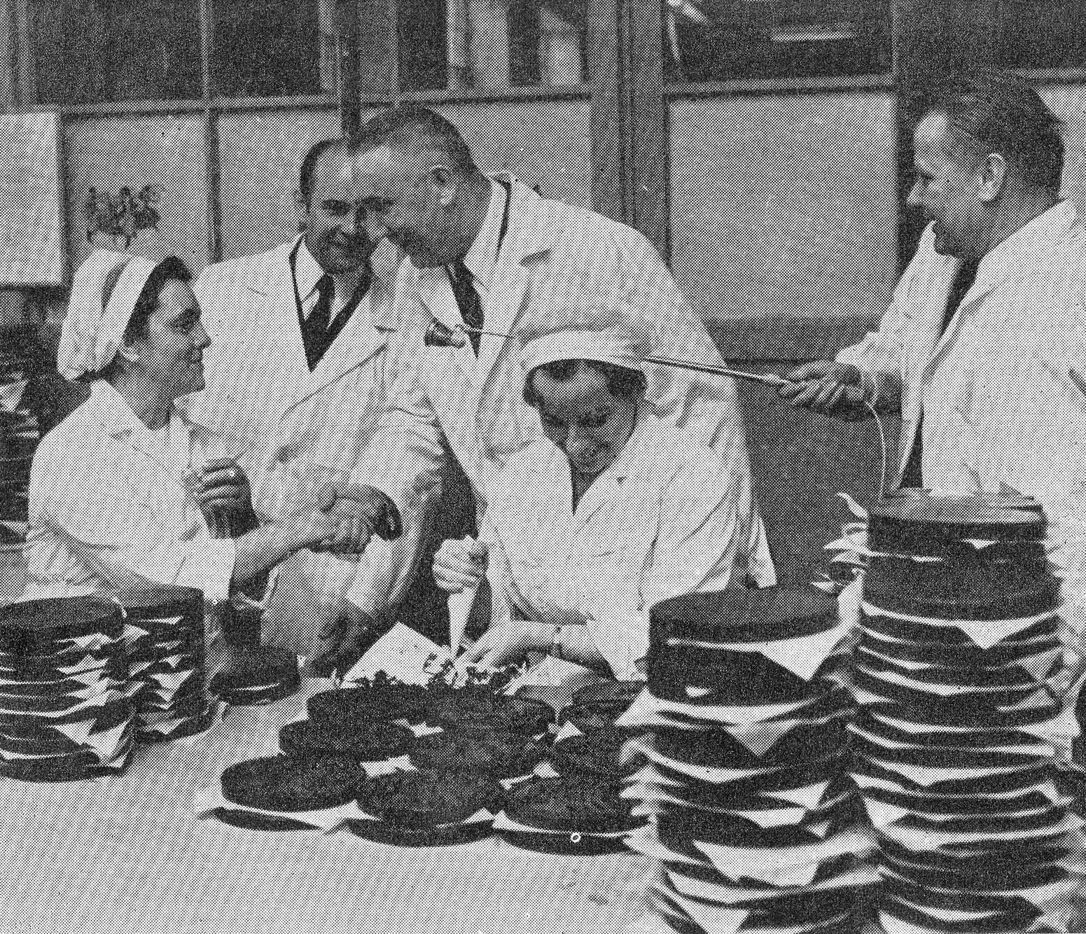 Podczas wizyty w Zakładach 22 Lipca (d. E. Wedel) w Warszawie, 1972 r.