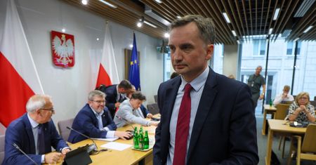 Ziobro stawił się na komisję. "Przeniosłem zabieg"