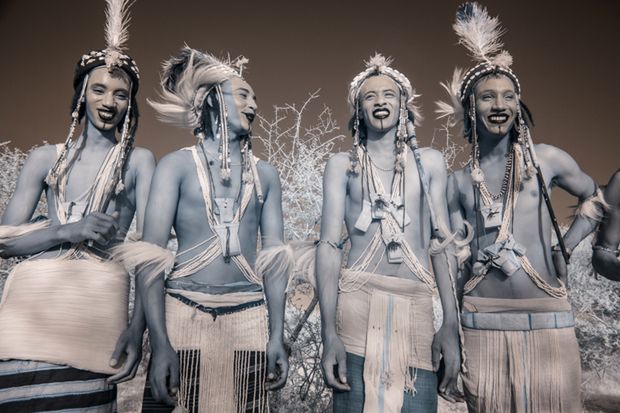 Terri Gold fotografuje święto koczowniczych plemion Wodaabe w podczerwieni 1