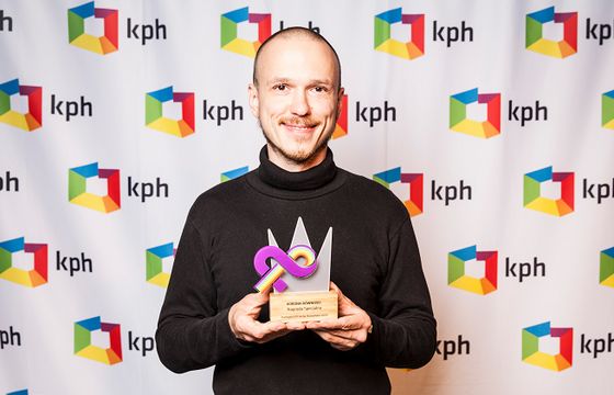 OKO.press i Krzysztof Gonciarz z Koronami Równości od Kampanii Przeciw Homofobii
