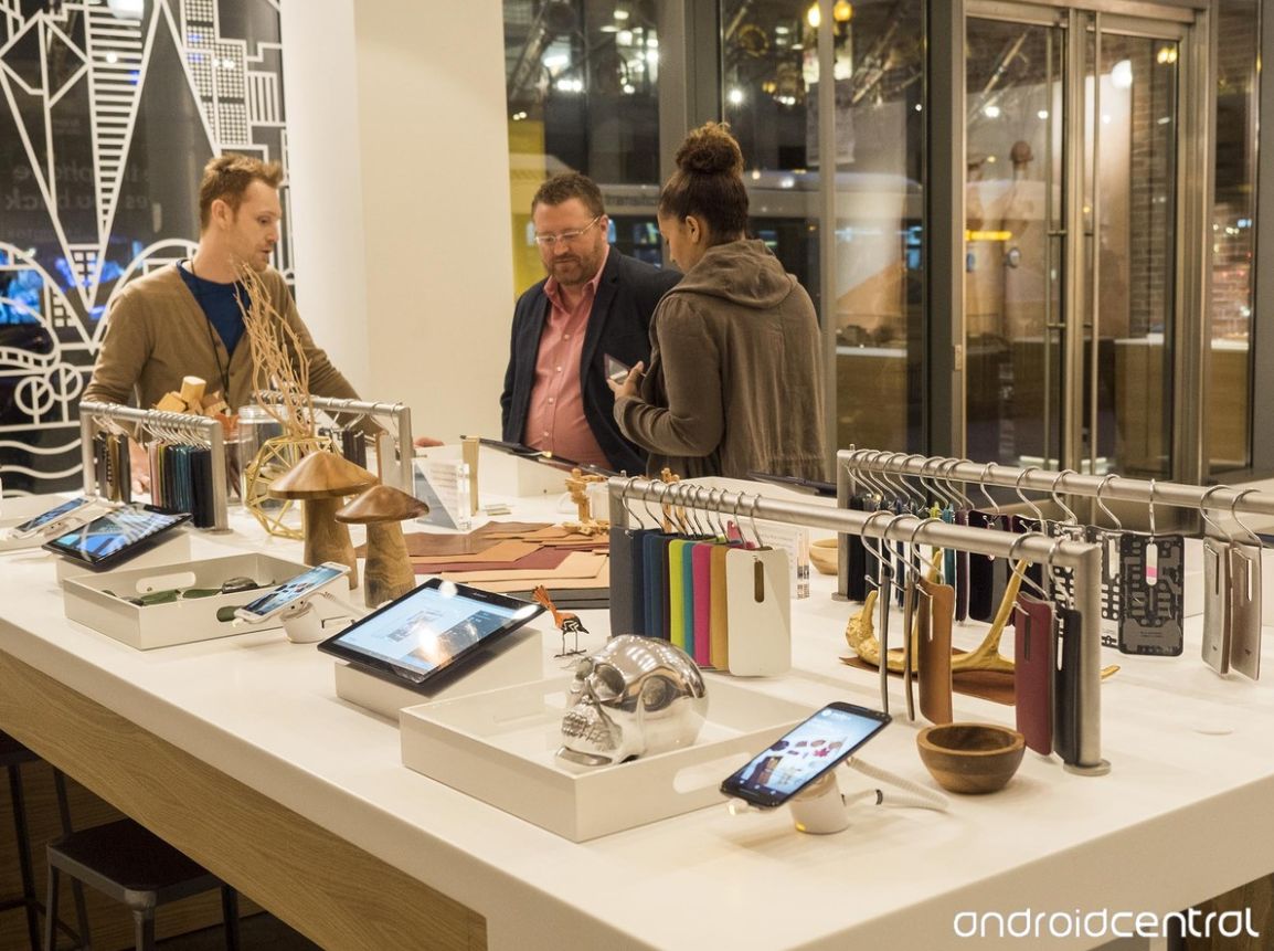 Moto Shop - sklep Motoroli, w którym rzucisz smartfona o beton popijając kawę 4