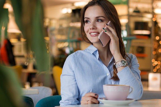 Kupiła smartfon przez Internet. Szok, to co otrzymała zaskoczy chyba każdego