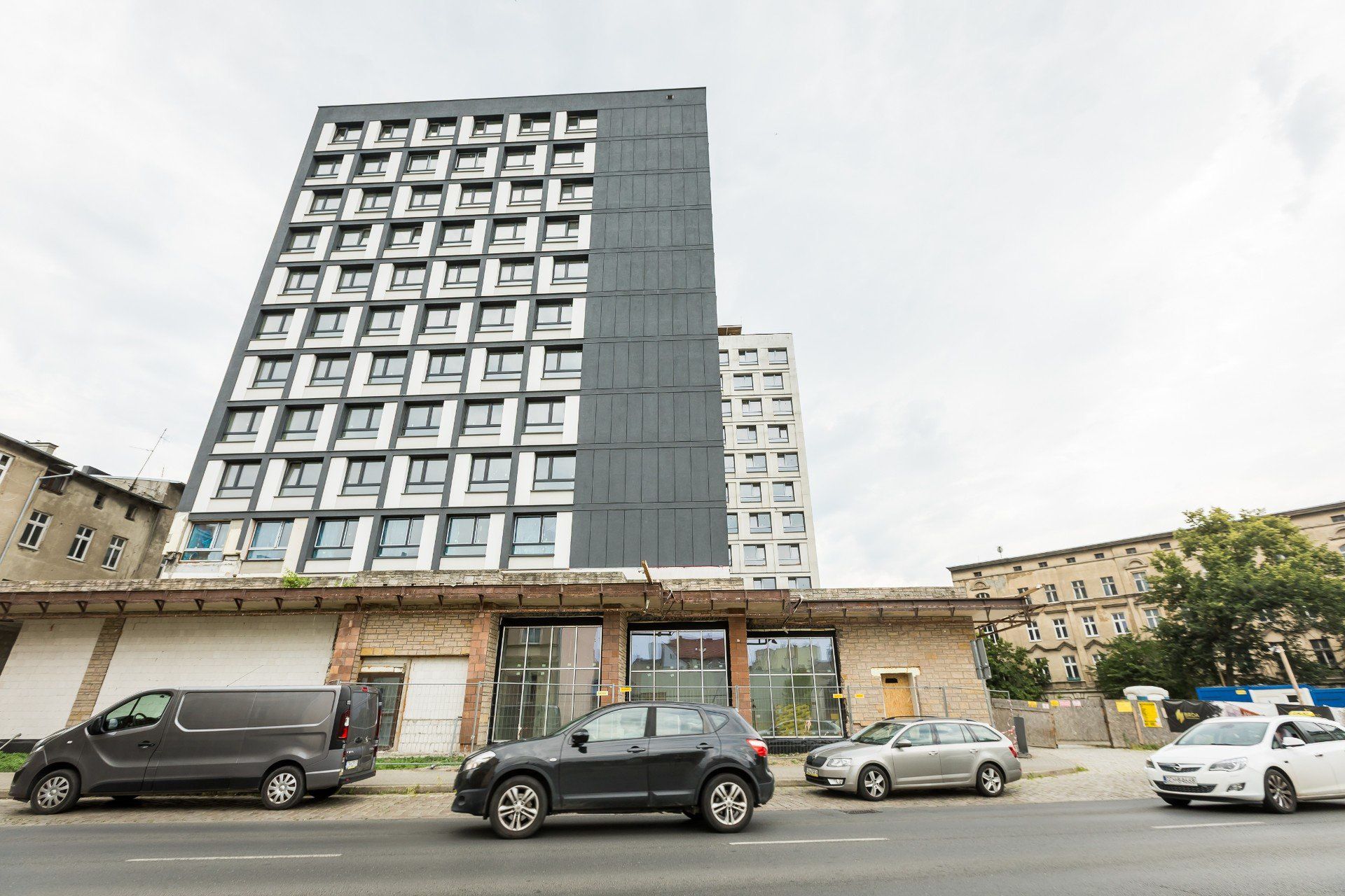 Na budowie apartamentowca w sercu Bydgoszczy jeszcze pusto, ale budowlańcy za kilka tygodni mają wznowić prace