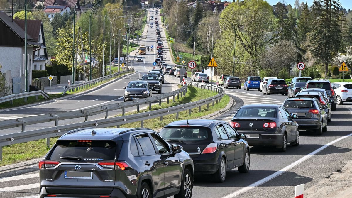 Powroty z weekendu pod Tatrami
Fot. Pawel Murzyn/East News, Zakopane, 07.04.2024. Niedzielne popoludnie na Zakopiance. W strone Krakowa trasa jest zakorkowana.
Pawel Murzyn