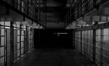 Więzienie za gwałt na modelce. Warszawski fotograf w rękach policji