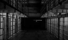 Więzienie za gwałt na modelce. Warszawski fotograf w rękach policji